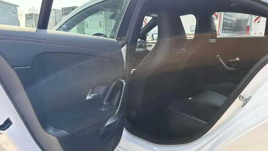 MERCEDES-BENZ CLA -
