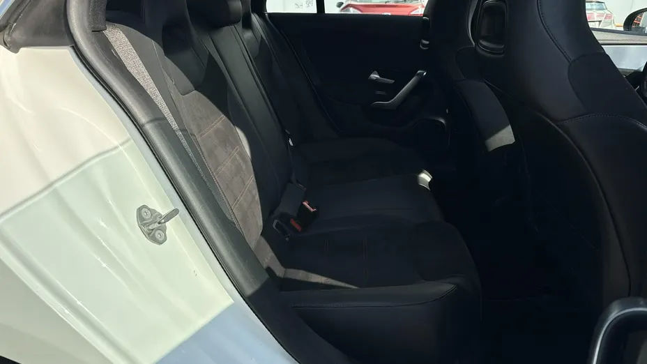 MERCEDES-BENZ CLA -
