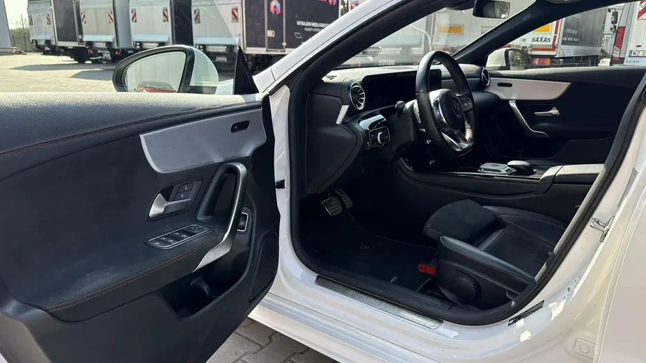 MERCEDES-BENZ CLA -