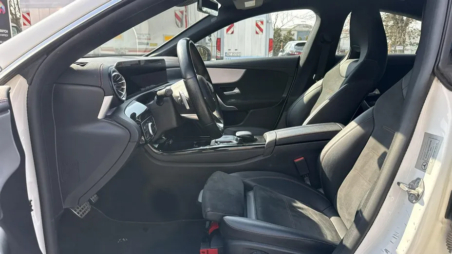 MERCEDES-BENZ CLA -