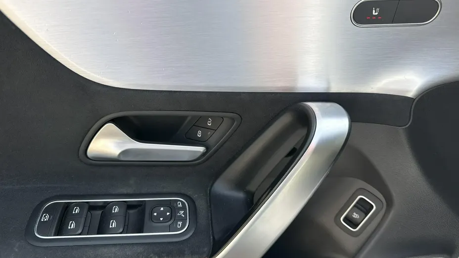 MERCEDES-BENZ CLA -