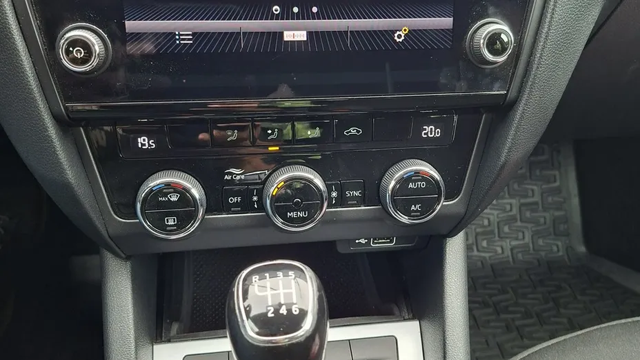 SKODA Octavia -