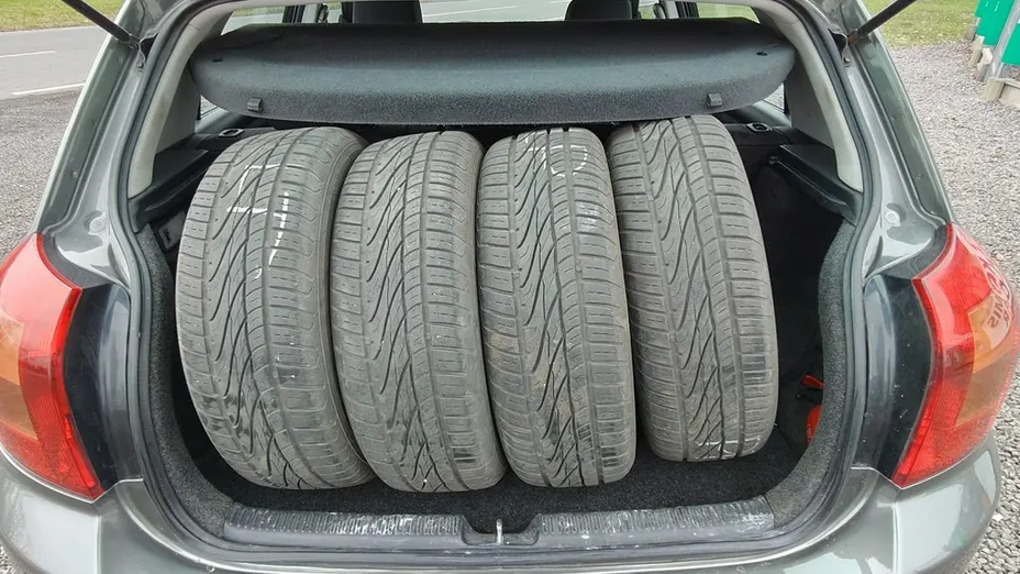 TOYOTA Corolla -