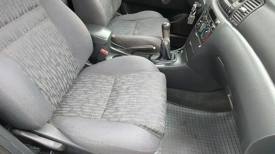 TOYOTA Corolla -