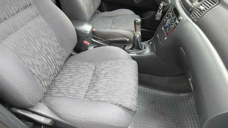 TOYOTA Corolla -