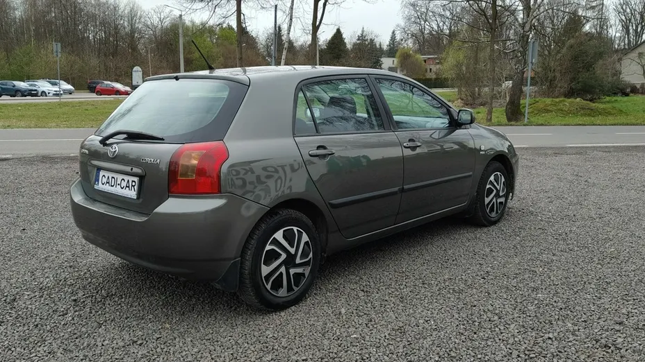 TOYOTA Corolla -