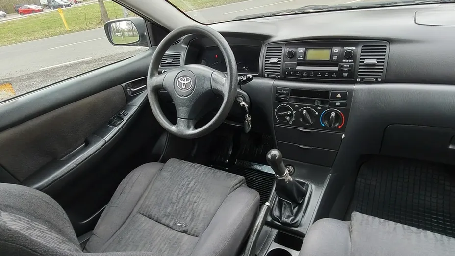 TOYOTA Corolla -