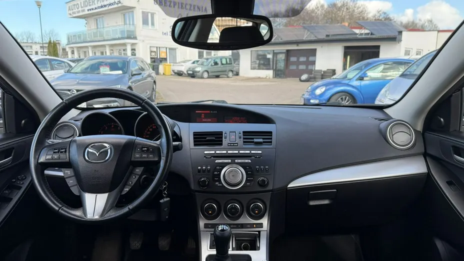 MAZDA 3 -