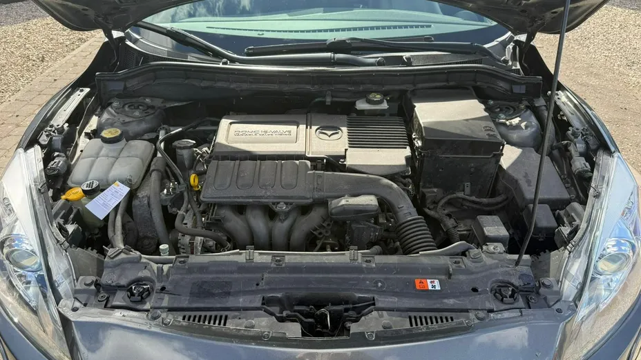 MAZDA 3 -