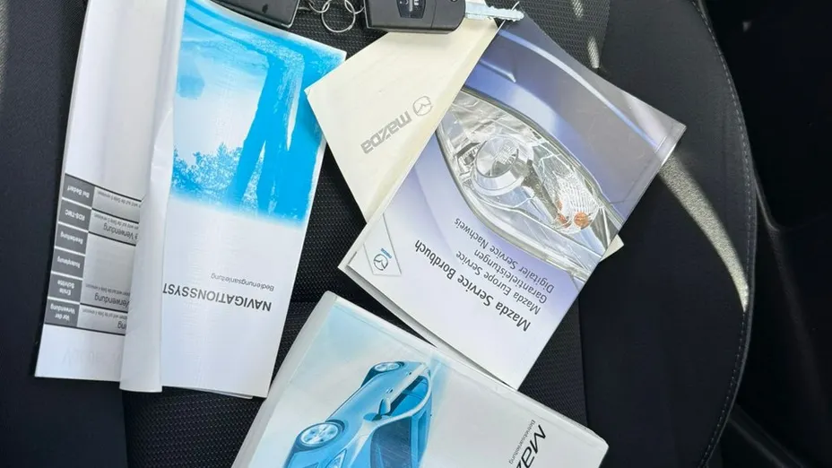 MAZDA 3 -