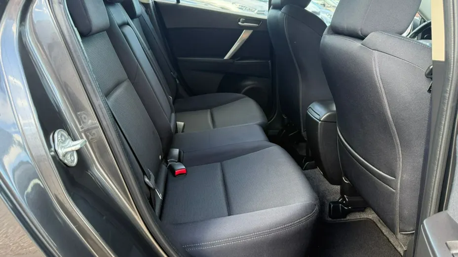 MAZDA 3 -