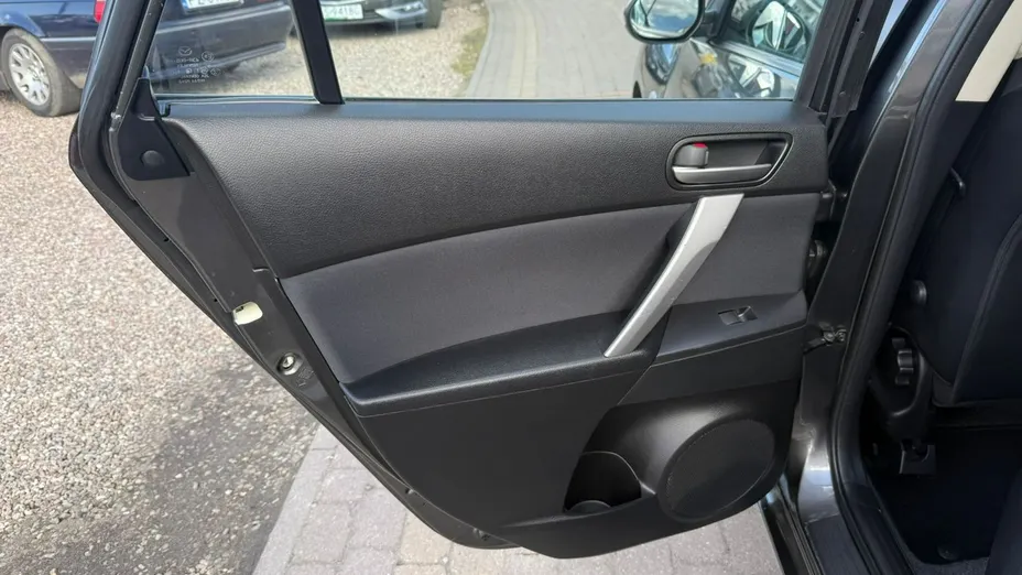MAZDA 3 -