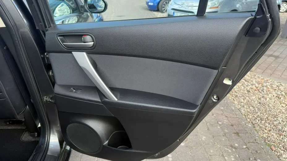 MAZDA 3 -