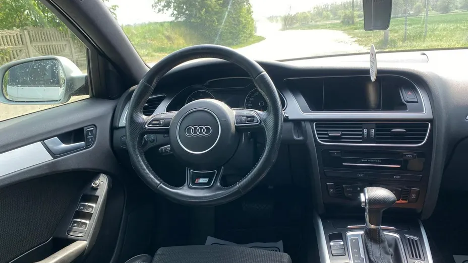 AUDI A4 -