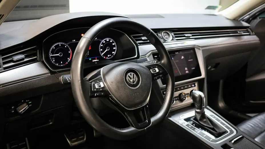 VOLKSWAGEN Passat -