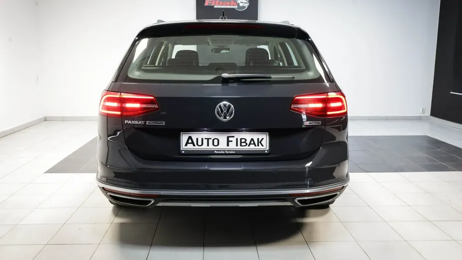 VOLKSWAGEN Passat -