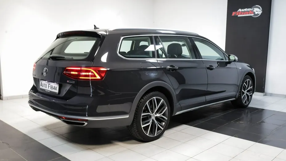 VOLKSWAGEN Passat -