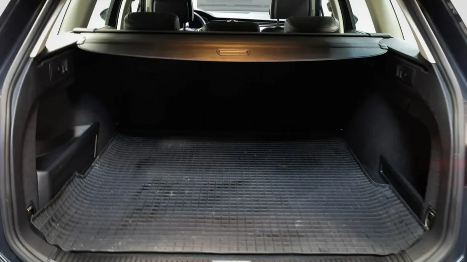 VOLKSWAGEN Passat -