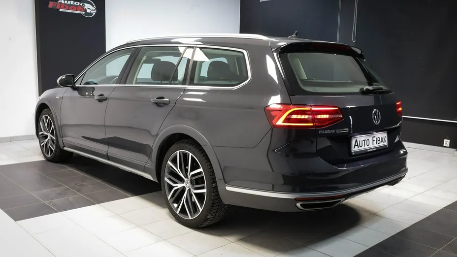 VOLKSWAGEN Passat -