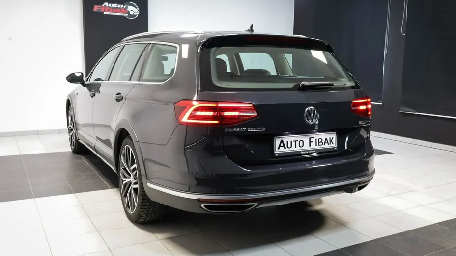 VOLKSWAGEN Passat -