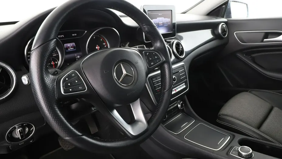 MERCEDES-BENZ CLA -