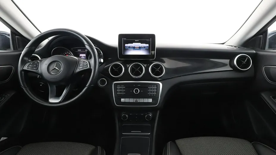 MERCEDES-BENZ CLA -