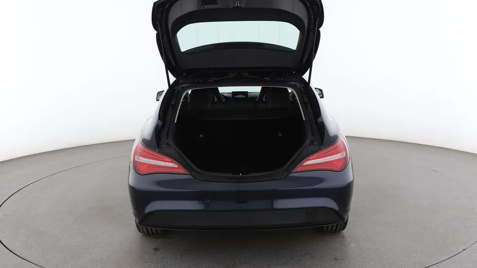 MERCEDES-BENZ CLA -