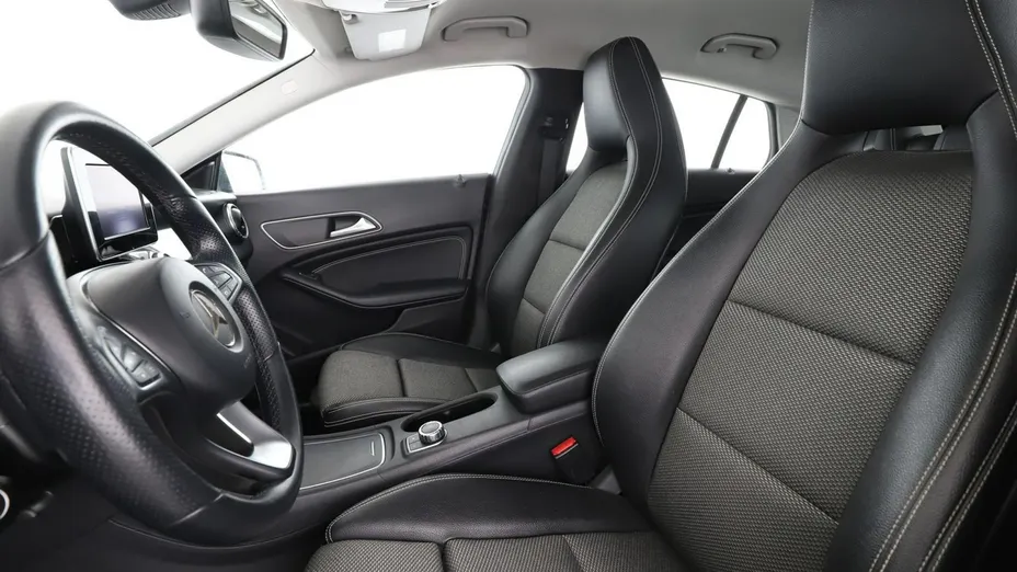 MERCEDES-BENZ CLA -