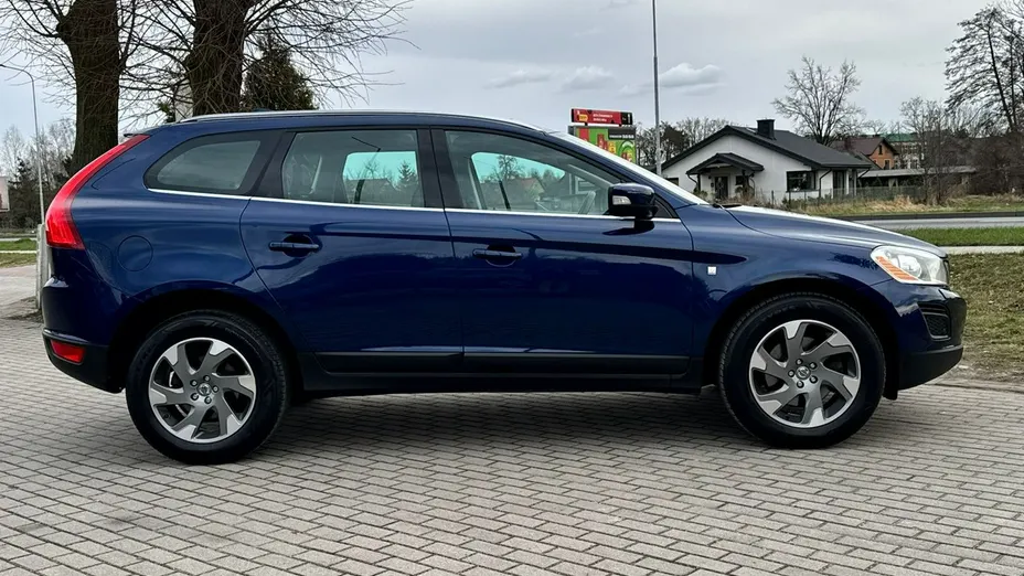 VOLVO XC60 -