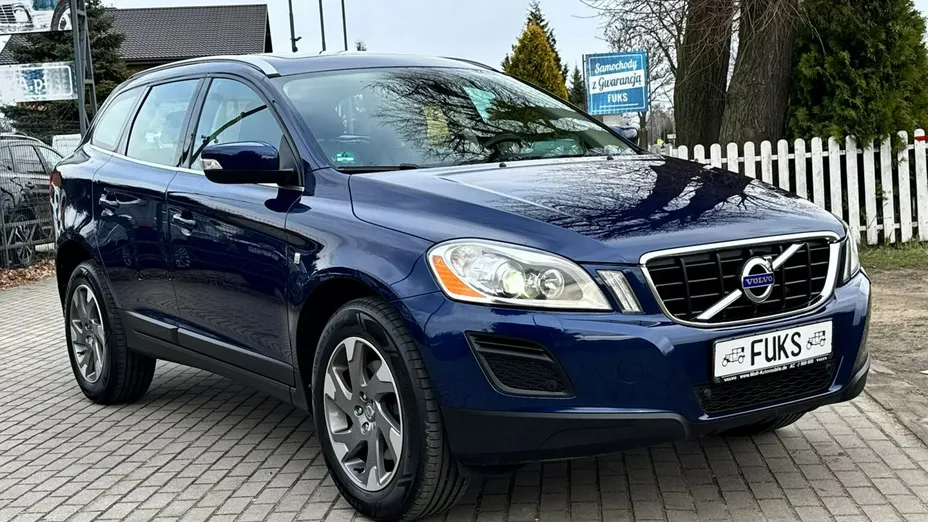 VOLVO XC60 -