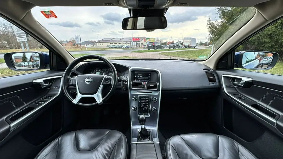 VOLVO XC60 -