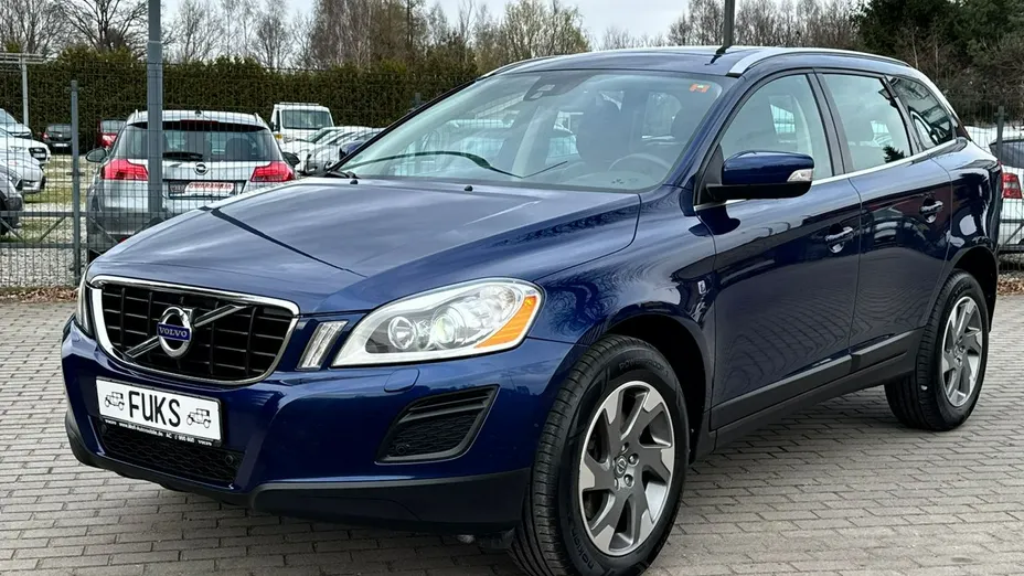 VOLVO XC60 -