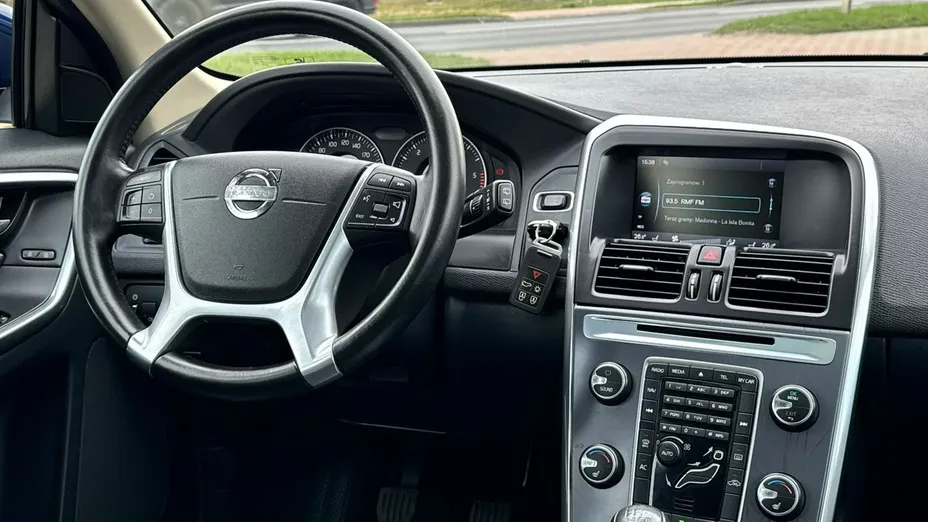 VOLVO XC60 -