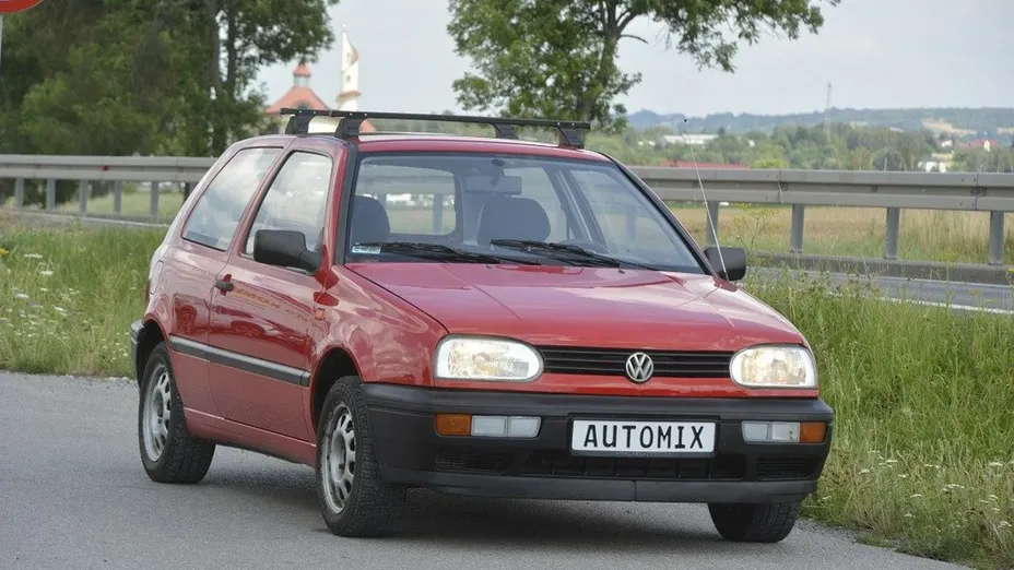 VOLKSWAGEN Golf -