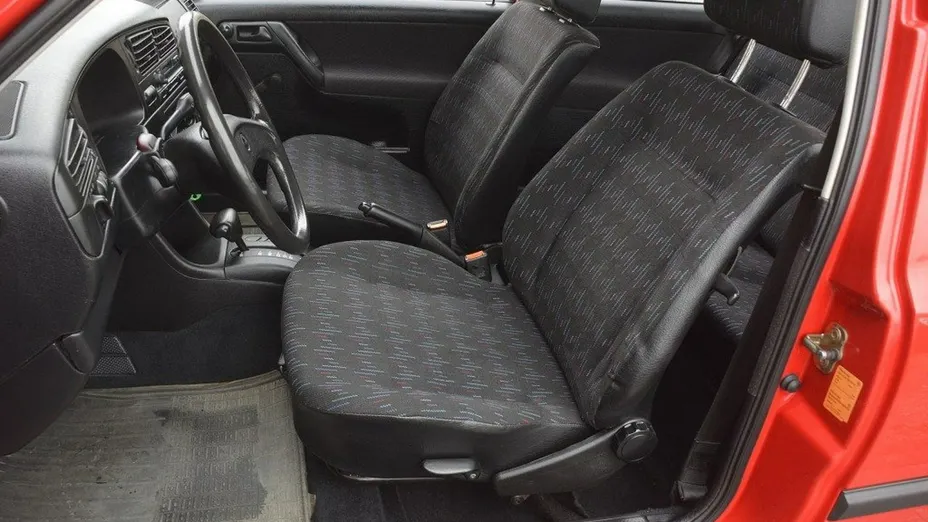VOLKSWAGEN Golf -