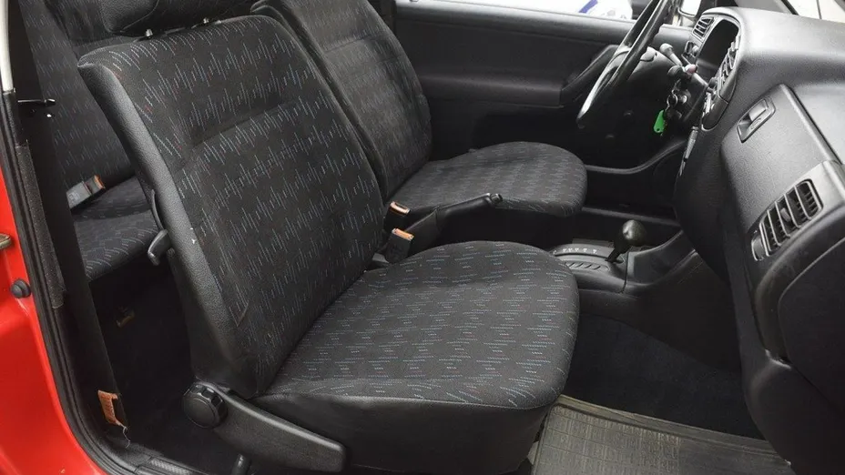 VOLKSWAGEN Golf -