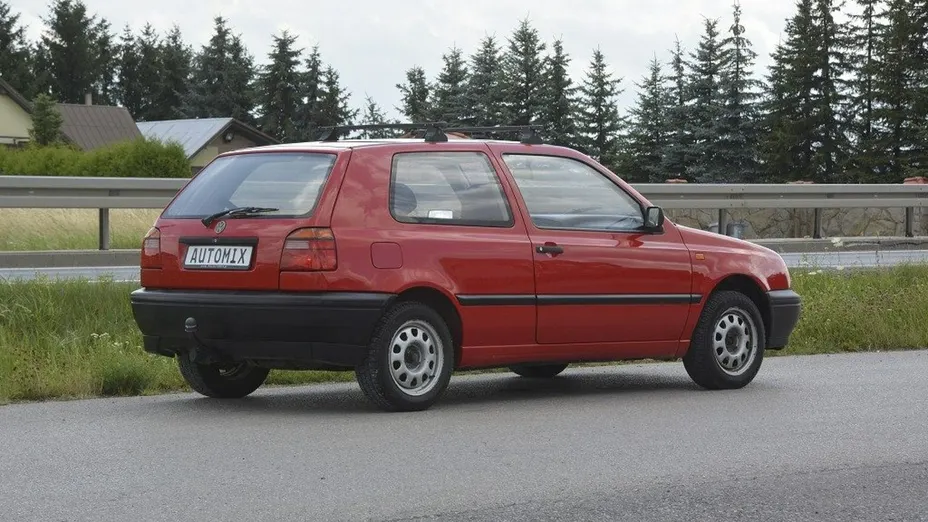 VOLKSWAGEN Golf -