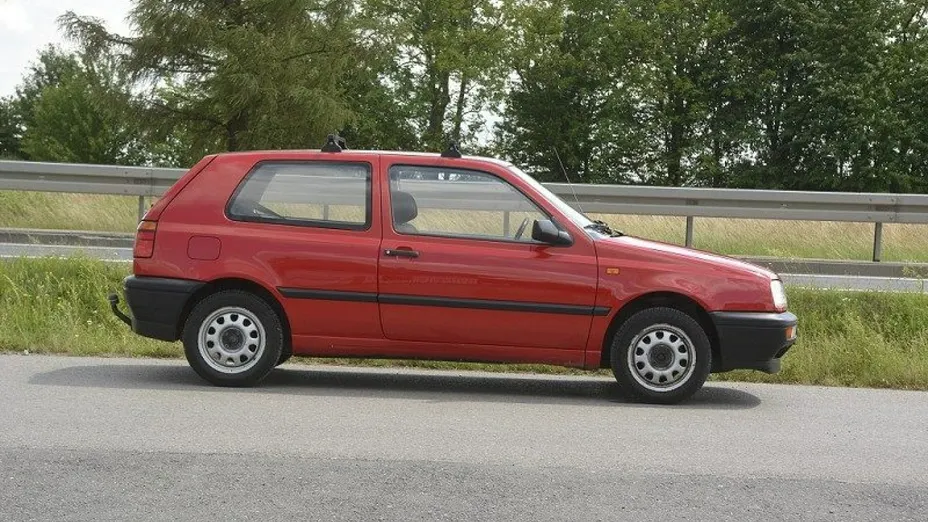 VOLKSWAGEN Golf -