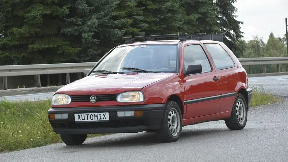 VOLKSWAGEN Golf -