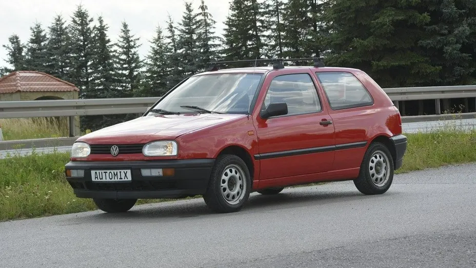 VOLKSWAGEN Golf -