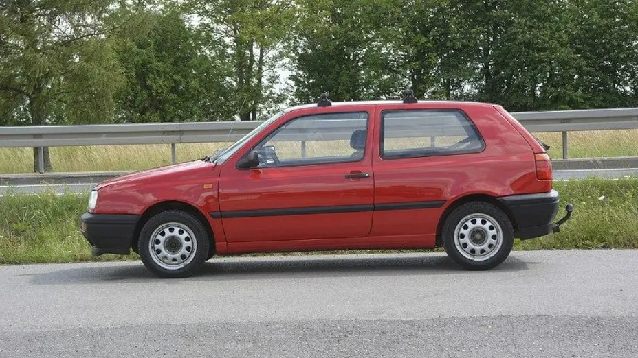 VOLKSWAGEN Golf -