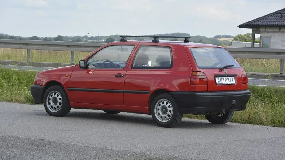 VOLKSWAGEN Golf -
