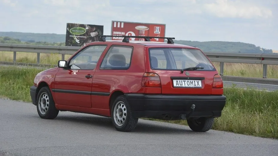 VOLKSWAGEN Golf -