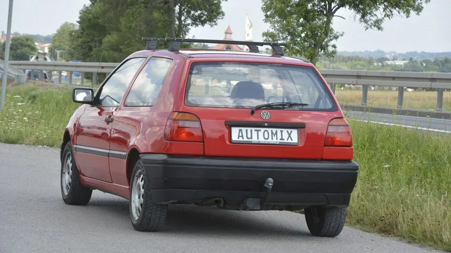 VOLKSWAGEN Golf -