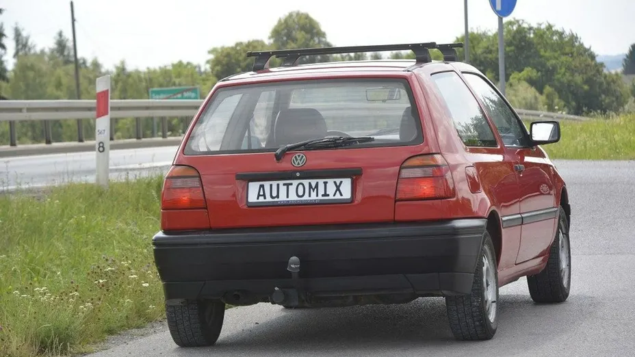 VOLKSWAGEN Golf -