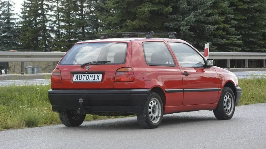 VOLKSWAGEN Golf -
