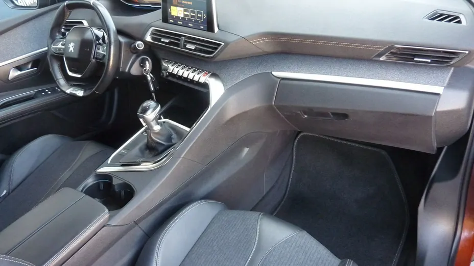 PEUGEOT 3008 -