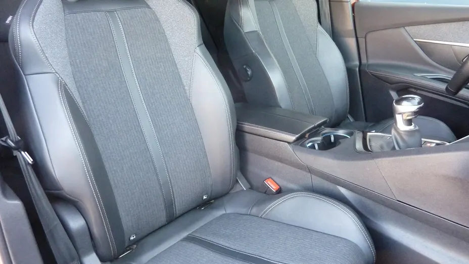 PEUGEOT 3008 -