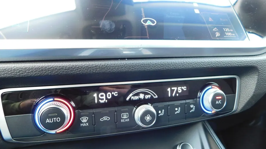 AUDI Q3 -