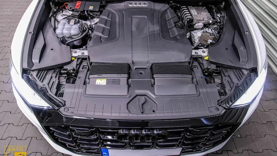 AUDI Q8 -